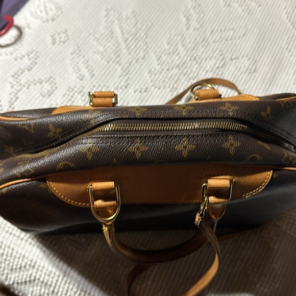 100% authentic Louis Vuitton vanity bag with rings! - Picture 7 of 17